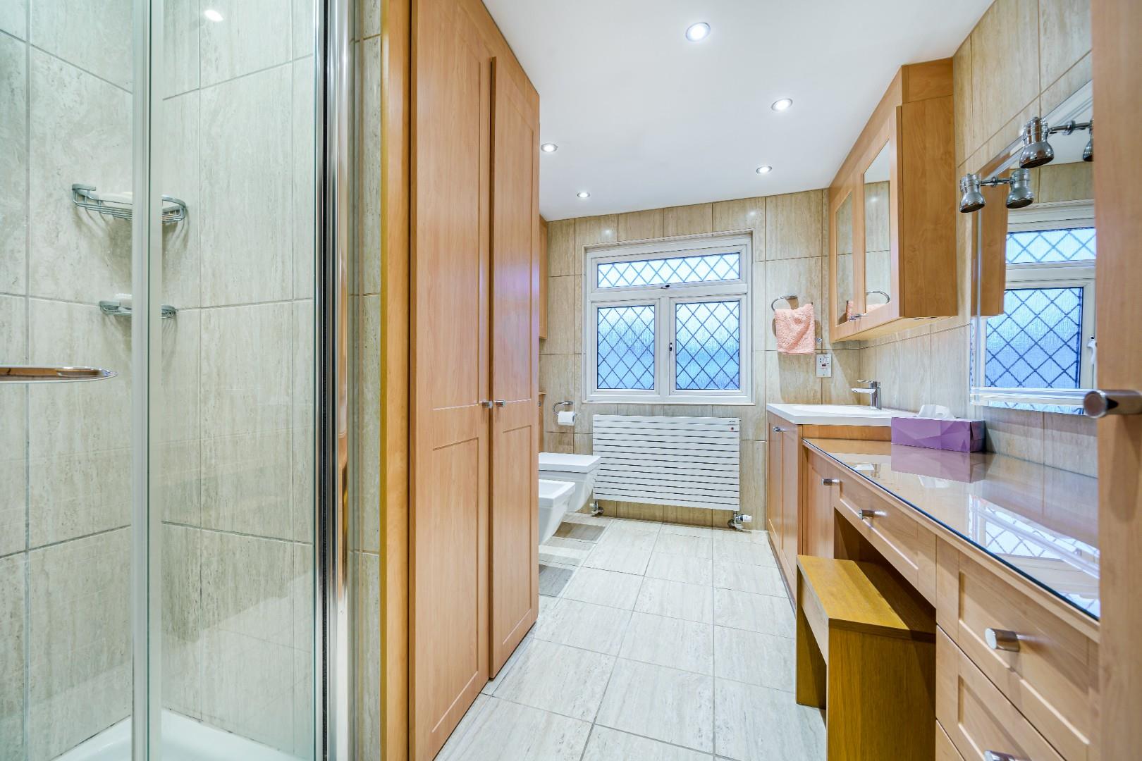 Park Grove, Edgware
